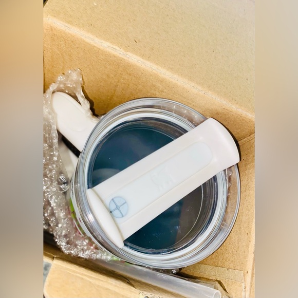 NWT!!!! Stanley Christmas Grinch Tumbler 40 oz. - Picture 8 of 8